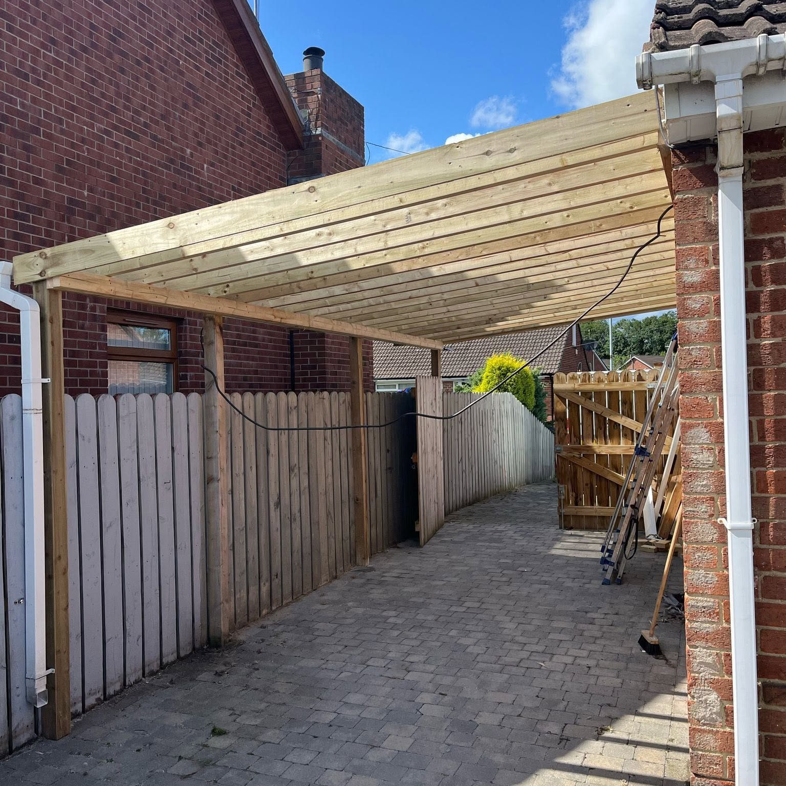 Outdoor wooden covering for cars